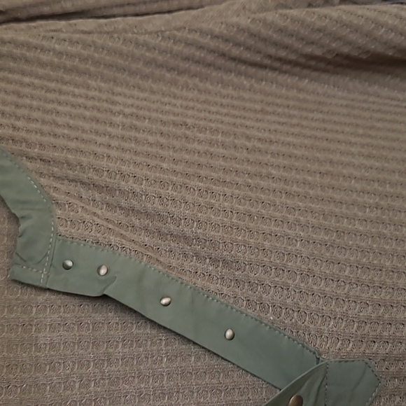 NWT Chloe & Jasmine olive green thermal Henry long sleeve shirt Sz 1X - Picture 8 of 8